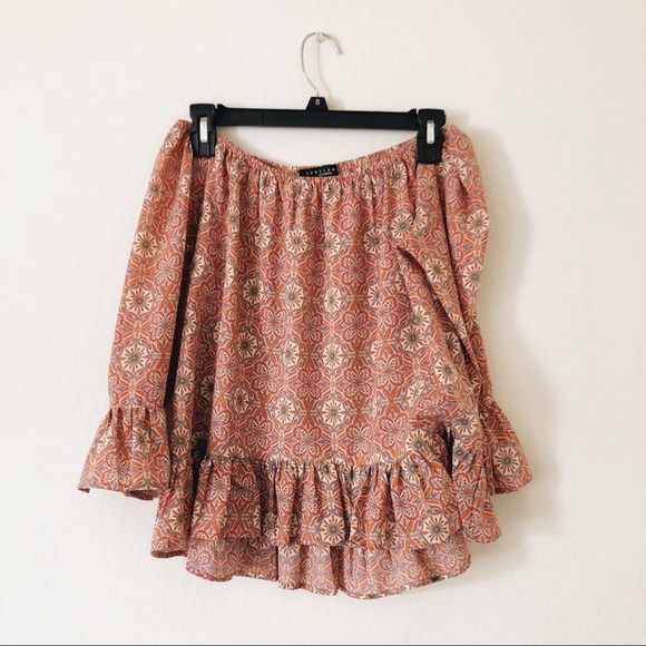 Tops - Off the shoulder blouse Tops - Off the shoulder blouse